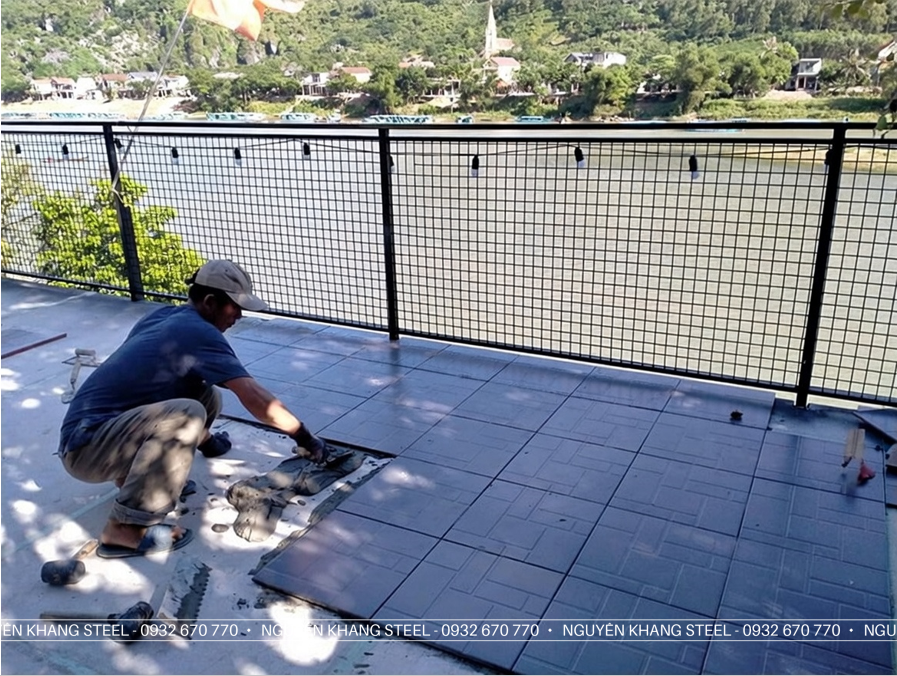 Lát gạch men trên tấm Cemboard ban công ngoài trời